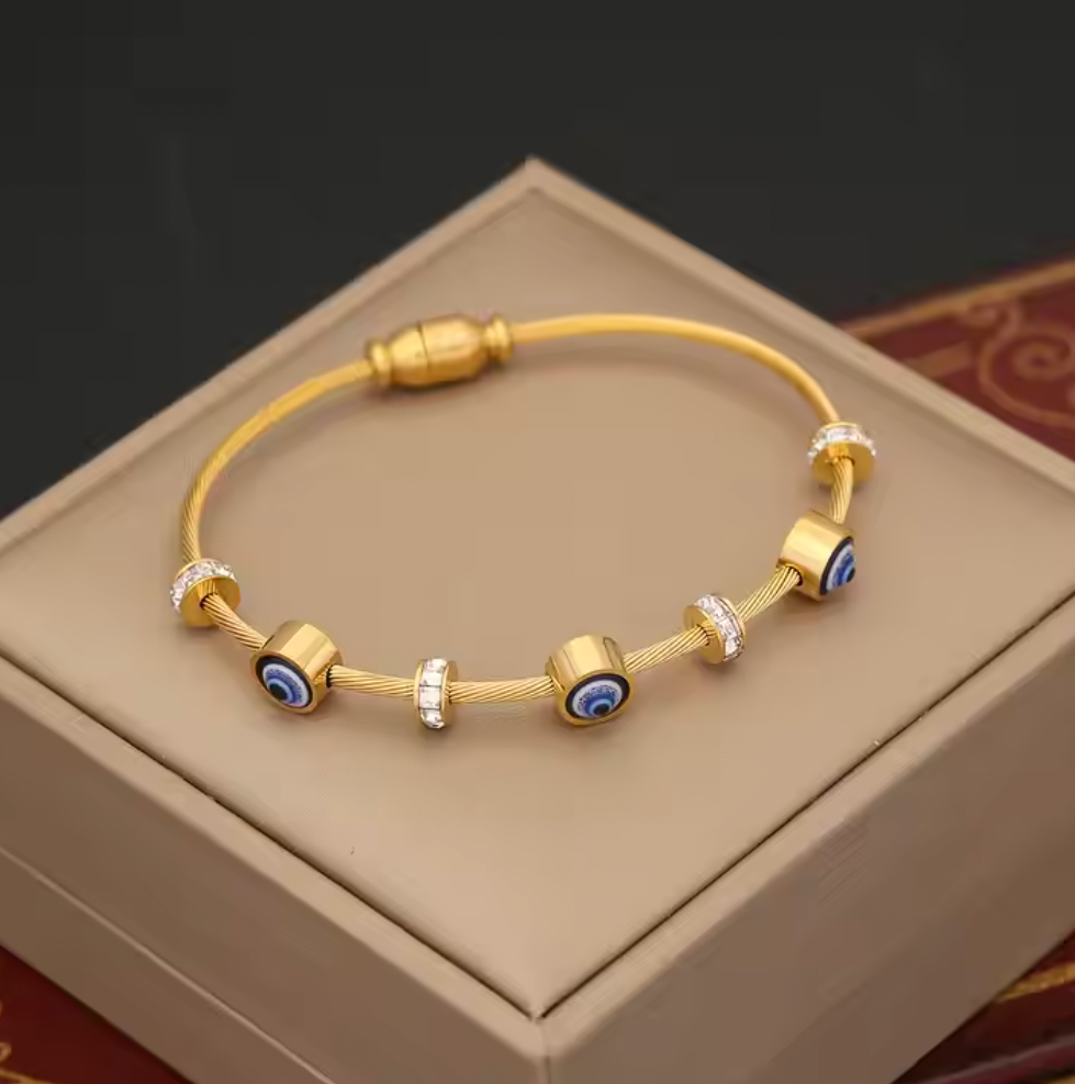 Magnetic Eye Charm- Gold