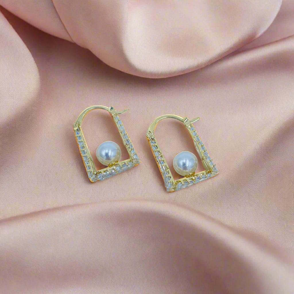 Chic Pearl Bag Stud