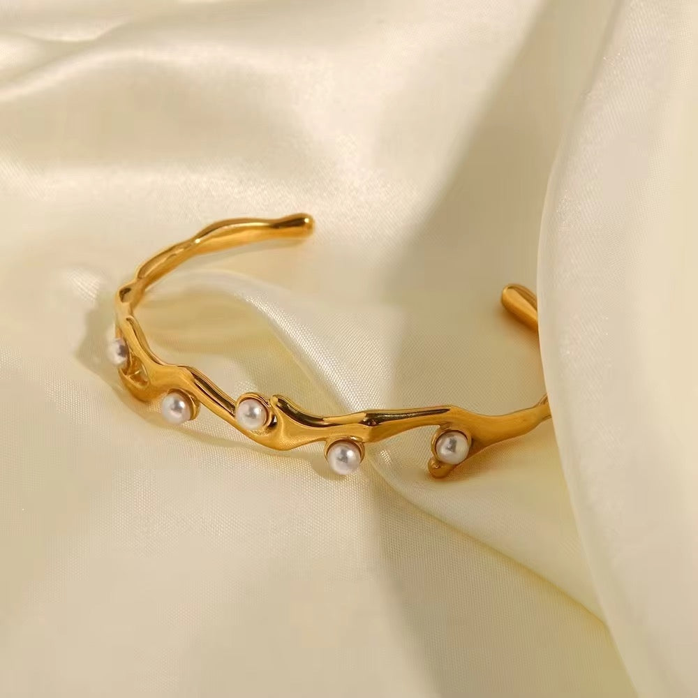 Vine of Pearls